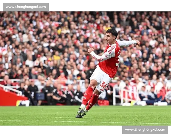 阿森纳青训新星与巴黎双雄同框：金童金球激励未来