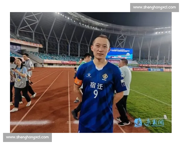 扔掉小马扎!跨省球迷夜奔 300 公里 “潜入” 苏超现场 扔掉小马扎!跨省球迷夜奔 300 公里 “潜入” 苏超现场